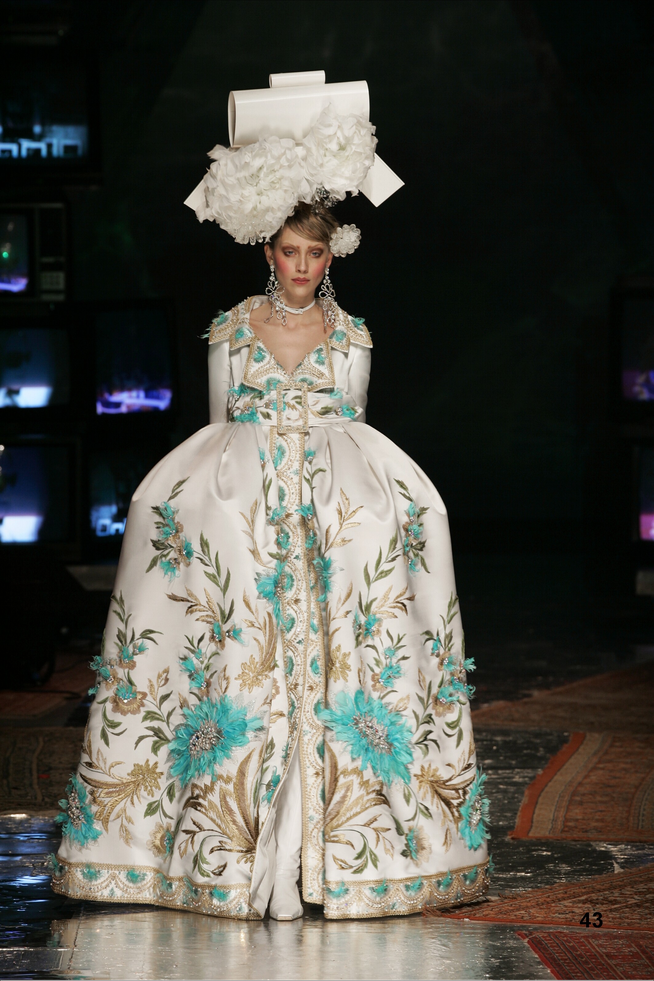 212 Fashion Galliano Christian Dior 08 Photos and Premium High Res Pictures   Getty Images